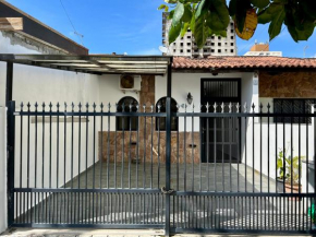 Aconchegante casa a 50m da praia